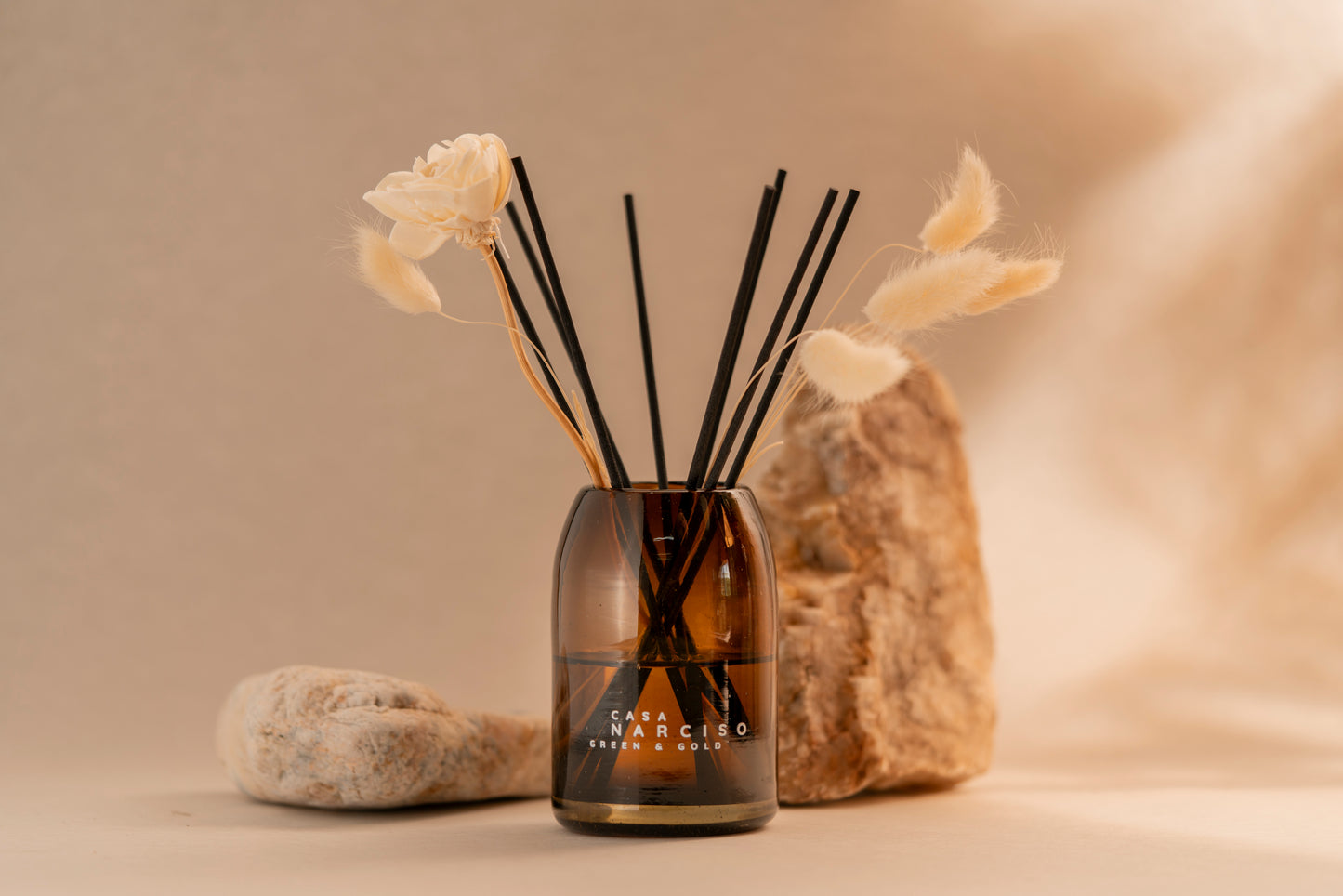 difusor de varillas exclusivo con fragancia de lujo y diseño premium en vidrio soplado con forma de florero incluye flores decorativas