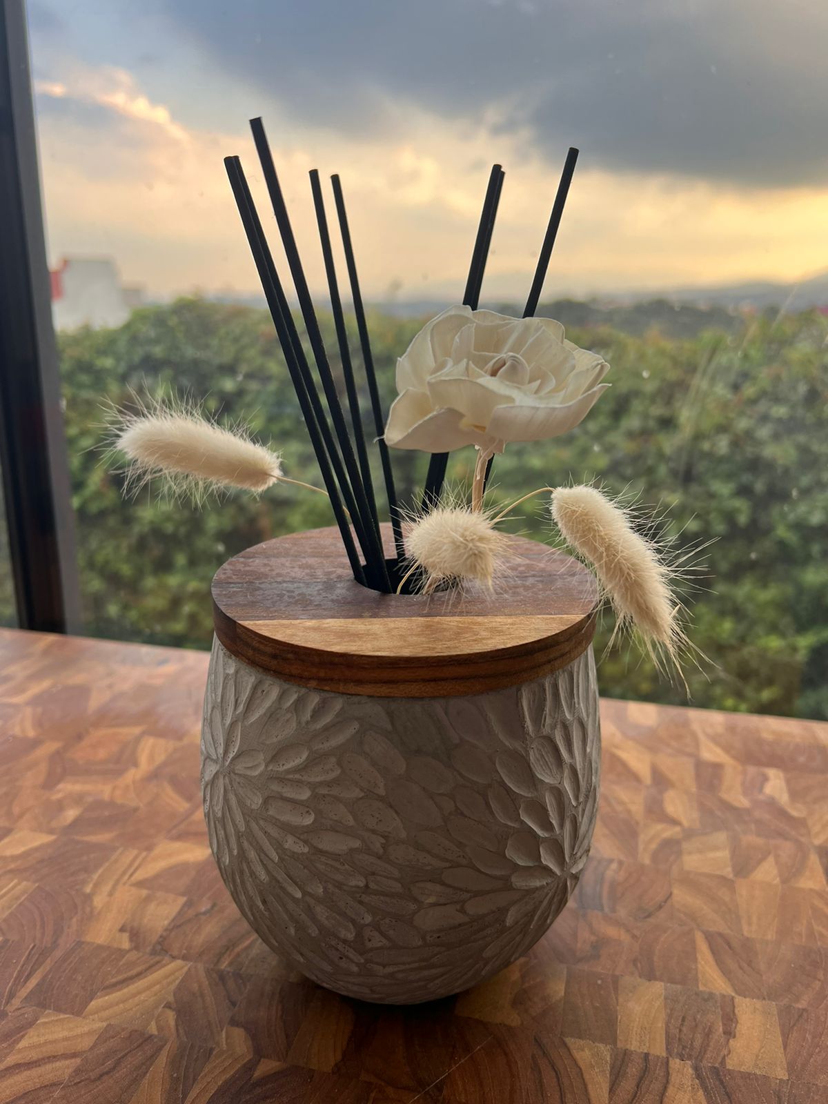 Difusor de varillas con aroma premium y diseño decorativo elegante